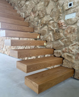  Bukoma vetknute schody z vinylu